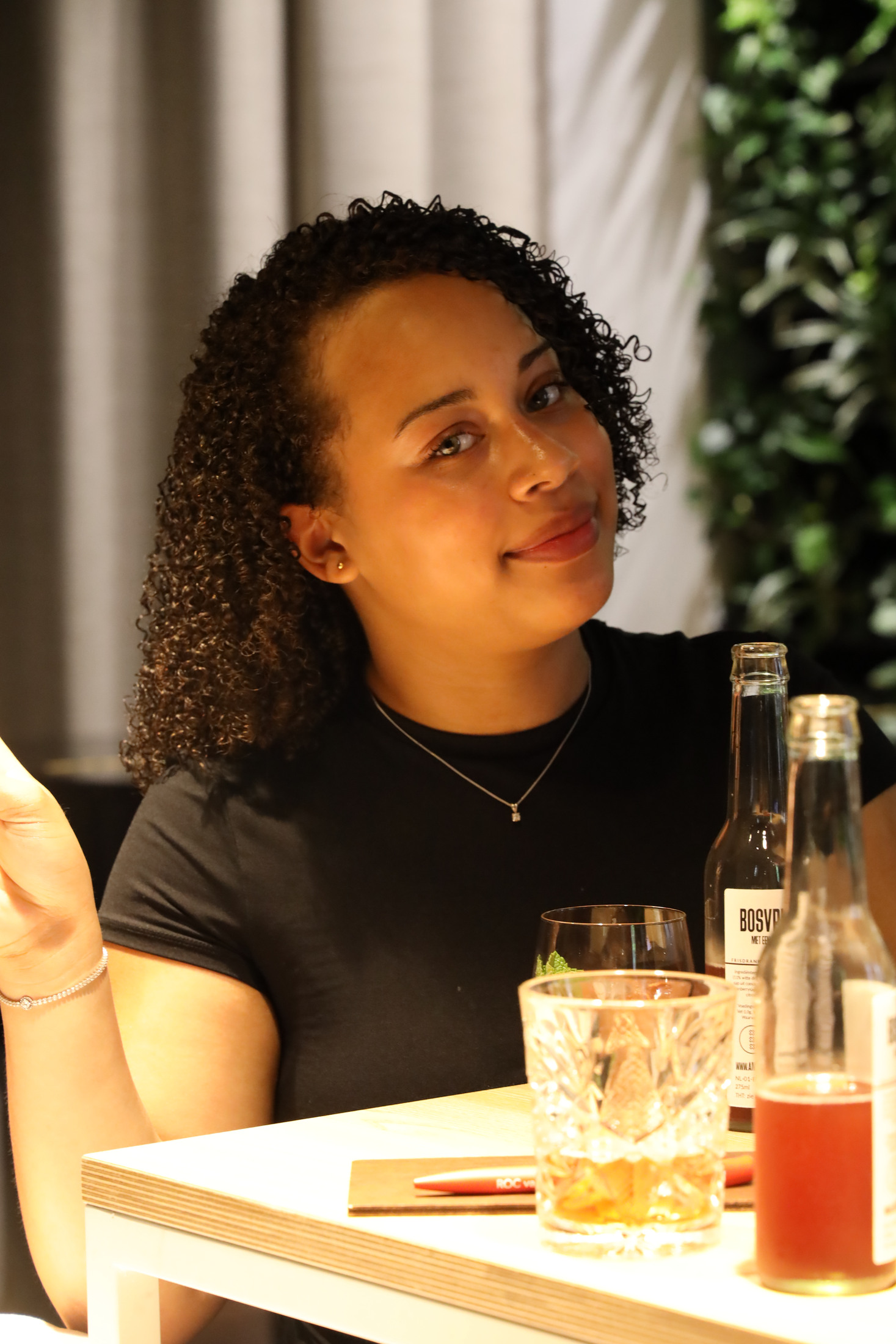Licht op een gezicht — Aan tafel in Amsterdam